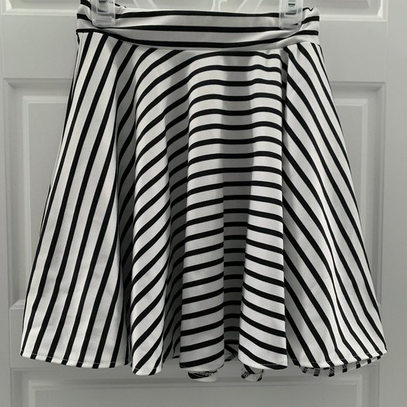 Striped High Waist Flare Skirt | Black and White - Picture 1 of 3